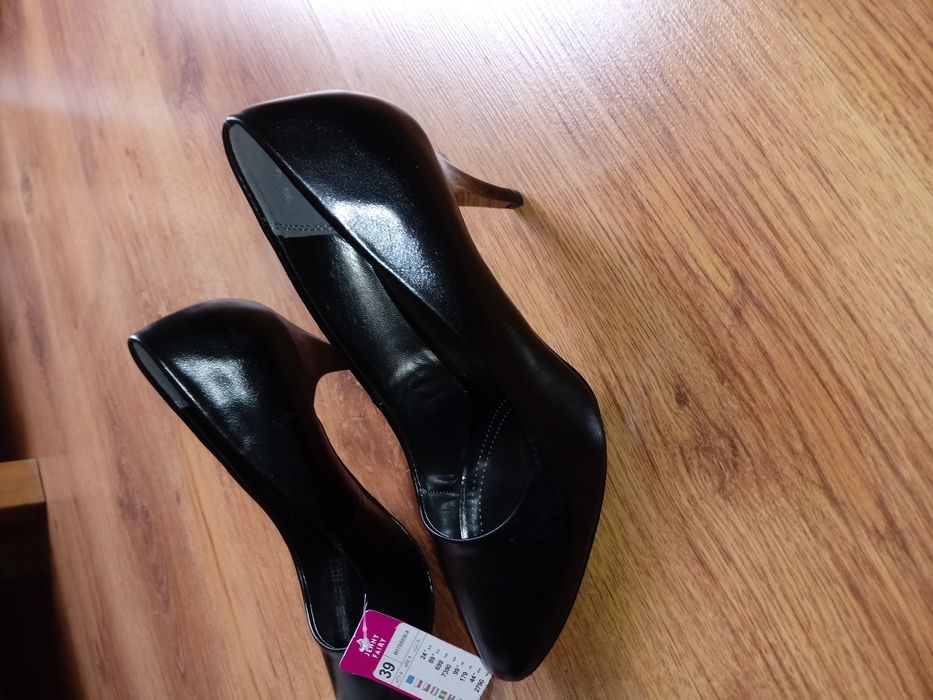 Szpilki rozm 39 nowe