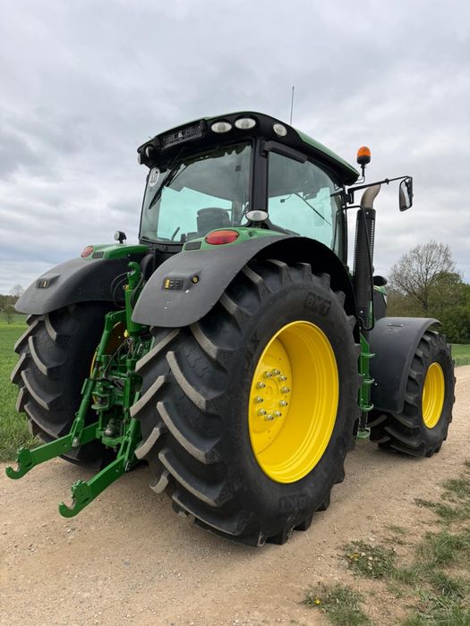 John Deere 6210R