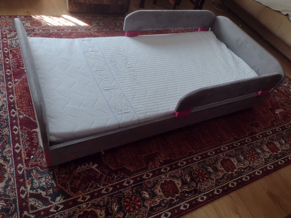 Łóżko dziecięce tapicerowanie