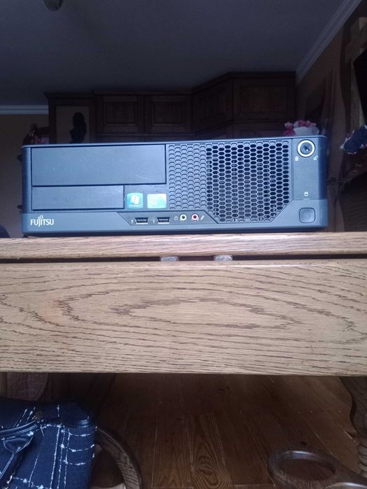 Системний блок Fujitsu / E8400, 3.0 ГГц, / 8GB RAM / HDD 250 GB