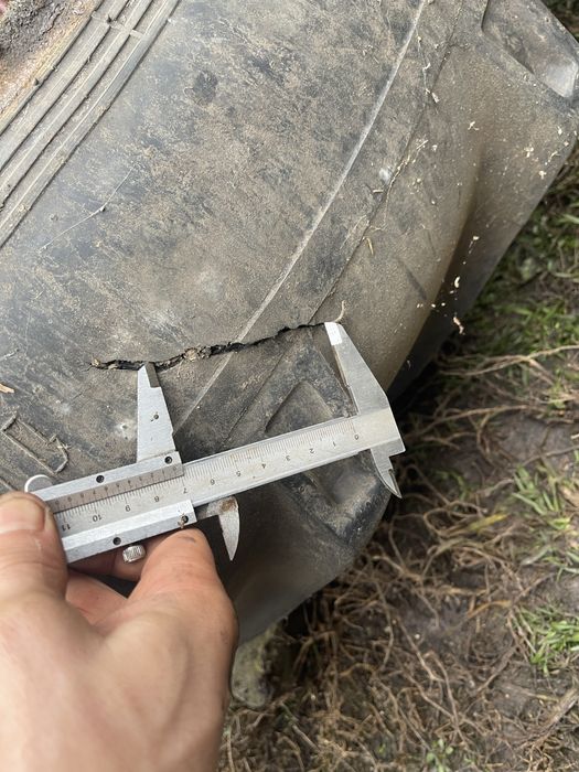 Продам дві шини з камерами 15.5 38 МТЗ,ЮМЗ,Т40