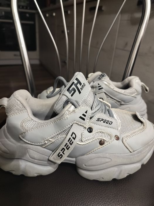 Кросівки на дівчинку