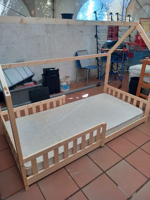 Cama de madeira para crianças