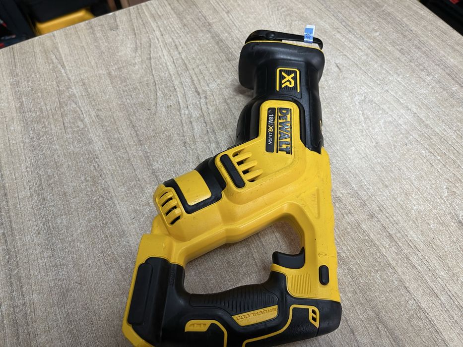Dewalt DCS367 / безщіткова шабельна пила Девольт