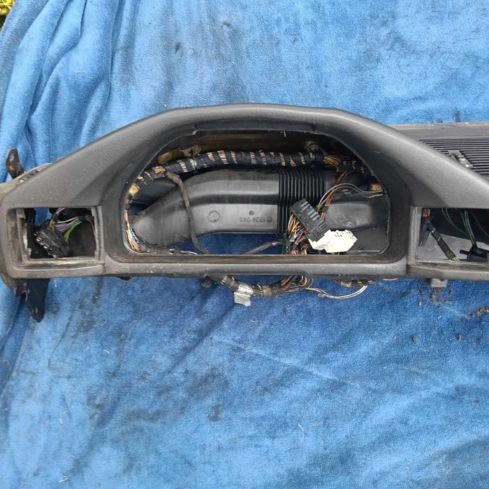 BMW e34  (1990) PULPIT .KONSOLA.Kokpit