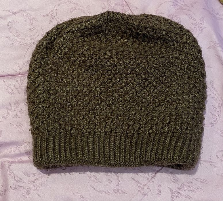 Шапка и два шарфика на девочку