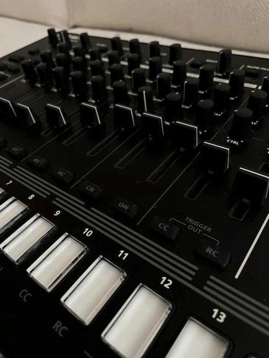 Roland TR-8S,  idealny stan