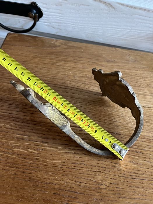 Mosiężny uchwyt ścienny w stylu rokokowym – ozdobny wspornik