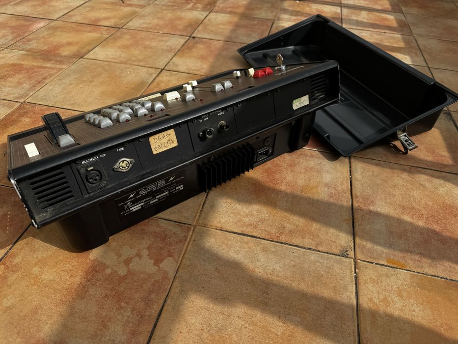 Mesa de luz vintage Rank Strand Tempus M24
