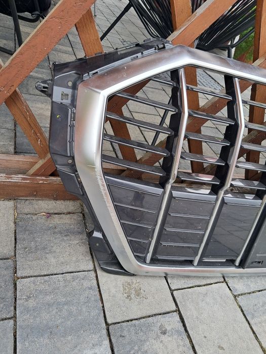 Grill / mocowanie  Audi Q3 83a