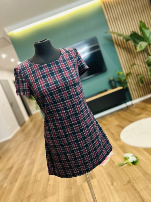 Elegancka sukienka klasyczna w kratkę kratę s 36