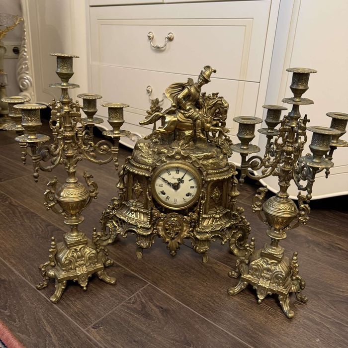 Годинник з канделябрами бронза антикваріат з Європи