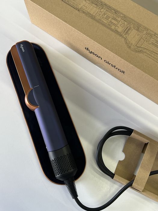Dyson Airstrait