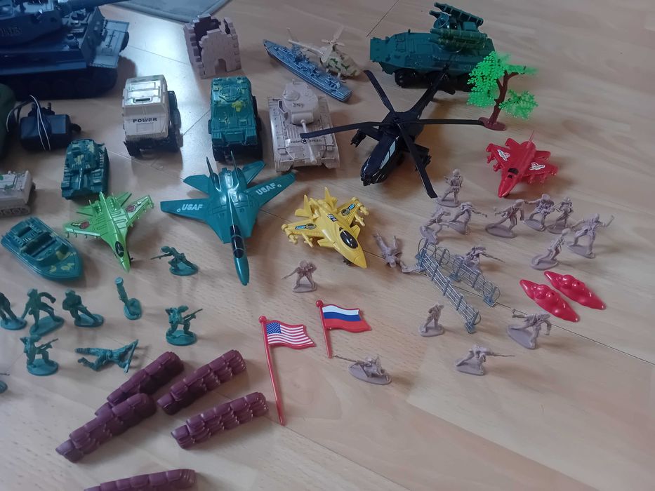 3 pistolety Nerf. 6 naboi. Zestaw wojskowy.