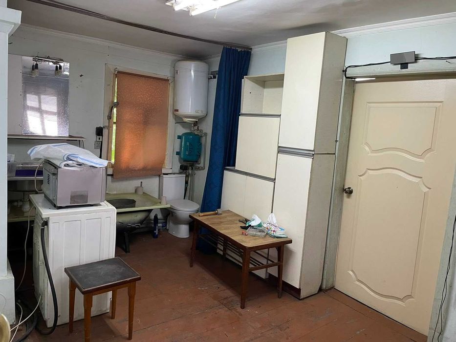 Пів будинку біля річки, вул. Шевченко