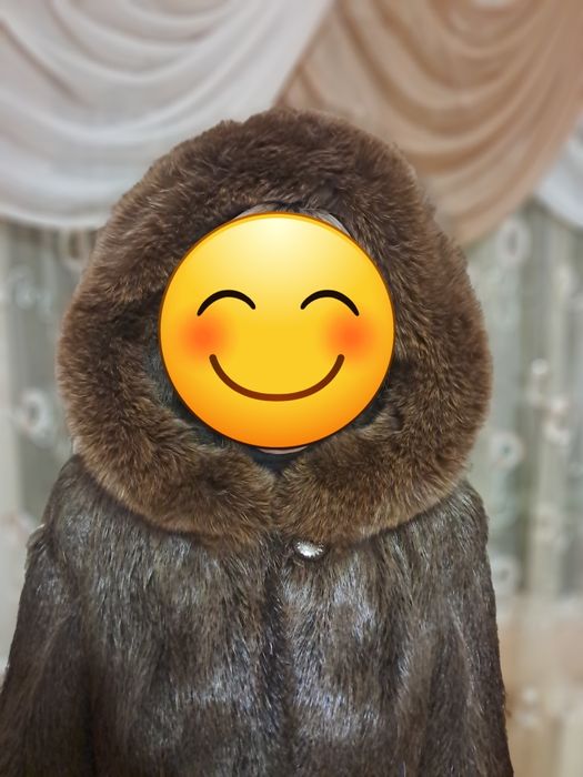 Шуба из нутрии, капюшон и на рукавах опушка из писца.