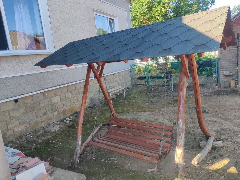 Продам Гойдалку ,потребує дрібного ремонту