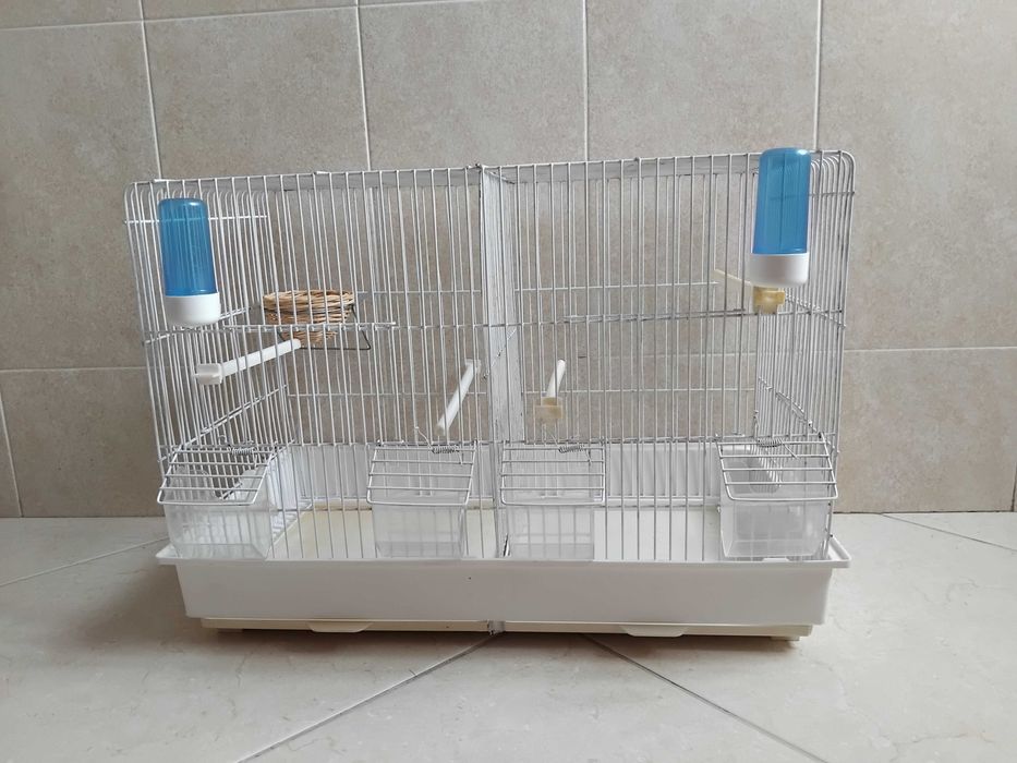 Gaiola para criação de pássaros