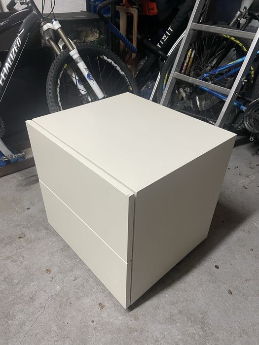 Mesa de cabeceira em ótimo estado