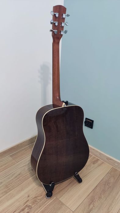 Gitara akustyczna 6-strunowa z serii Alvarez Regent RD28 typu Dreadnought.