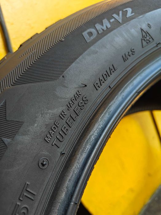 R19 235 55 шини зимові Bridgestone Blizzak DM-V2 арктична липучка Японія
