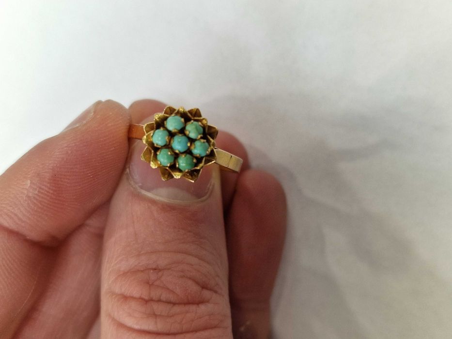 Złoty pierścionek/ ~~ 700/ 3.66 gram/ R16/ Turkusy/ Iran XX wiek