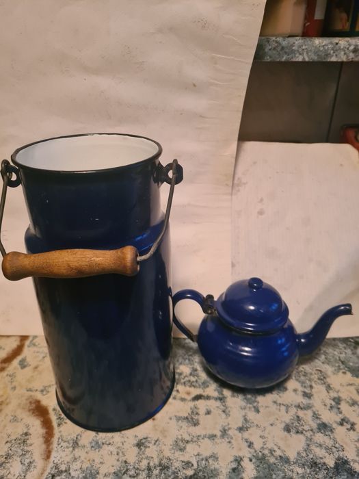 Dzbanek dzban na wodę emaliowany sygnowany Emalia Olkusz niebieski PRL