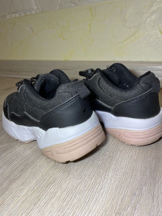 Reserved 28p кросівки на дівчинку