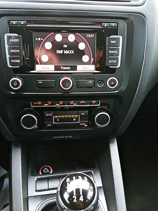 Vw Jetta!1.6 TDI!PDC!KLIMA! Alu! Navi!