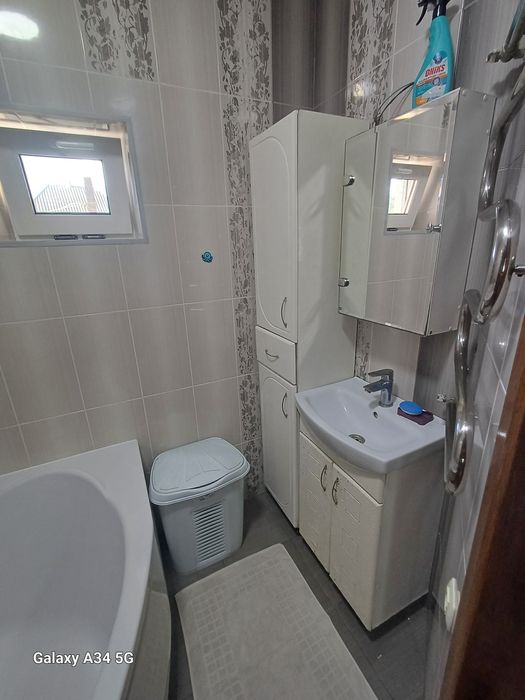 Здаю подобово 2 поверховий будинок