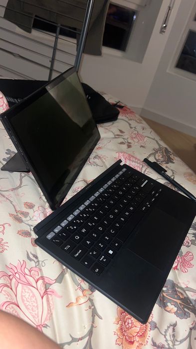 Asus Vivobook slate 13 OLED. Portátil + tablet + caneta