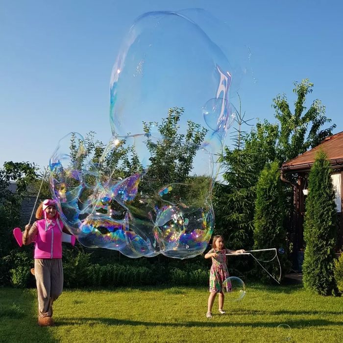 Шоу мильних бульбашок. Мильні бульбашки. Мыльные пузыри.