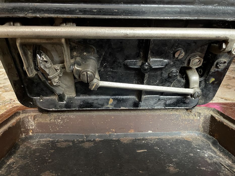 Швейная машинка SINGER.