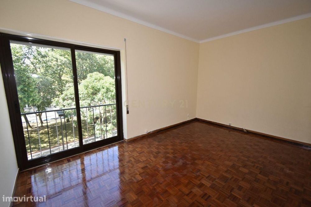 Apartamento T3 arrendado - para Investimento– Localização Central e Ót