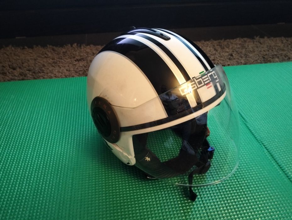 Capacete Caberg Tamanho M com viseira IV e viseira transparente