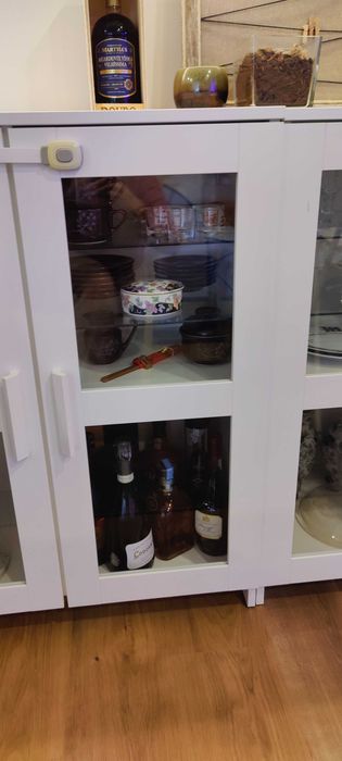 2 Aparadores de vidro e branco ikea