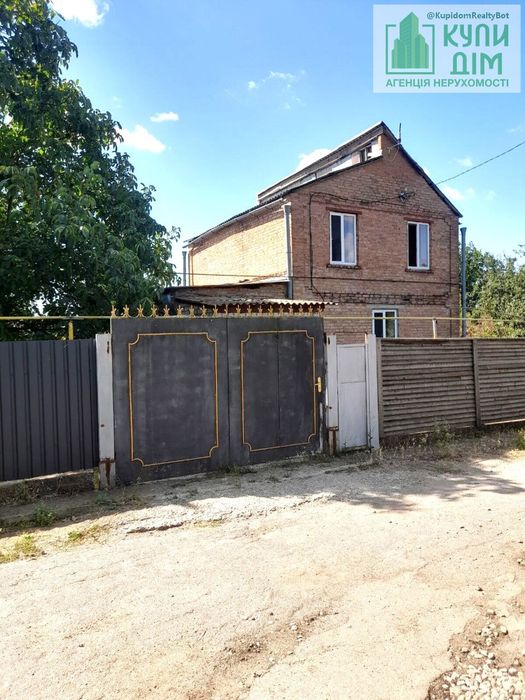 Продам будинок в на березі озера. с. Зелене Можна придбати за сертифікатом.