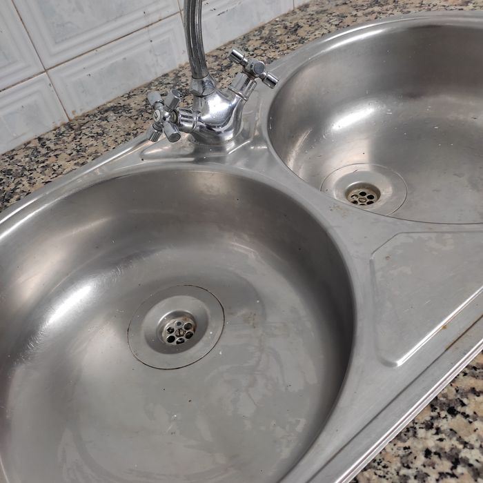 Torneira misturadora e Pia de cozinha dupla em inox