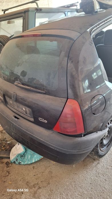 Peças renault clio II/98 para venda de veículo acidentado.