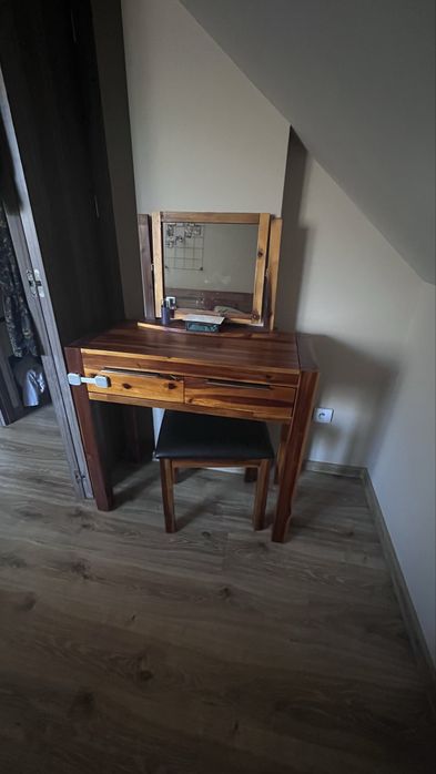 Toalekta mala akacja z krzeselkiem