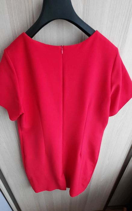 Sukienka w kolorze malinowym