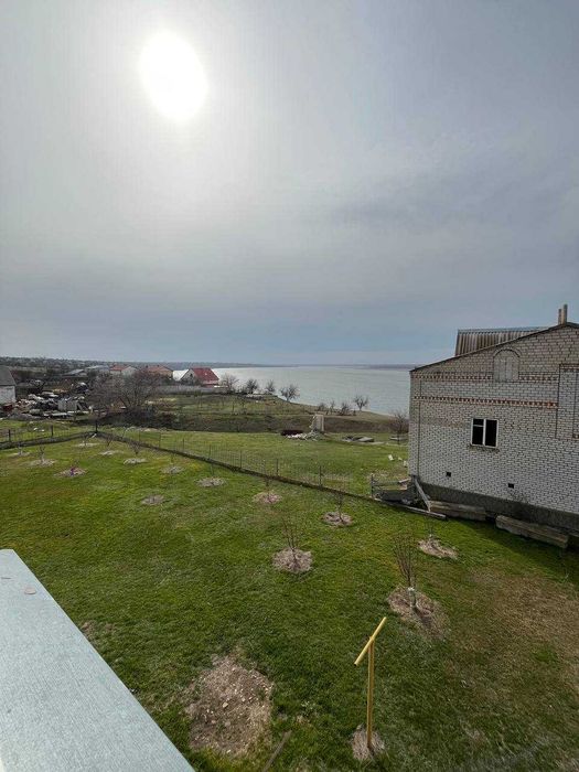 Продам 2- х поверховий будинок  з шикарним видом