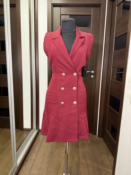 Червона бордова сукня