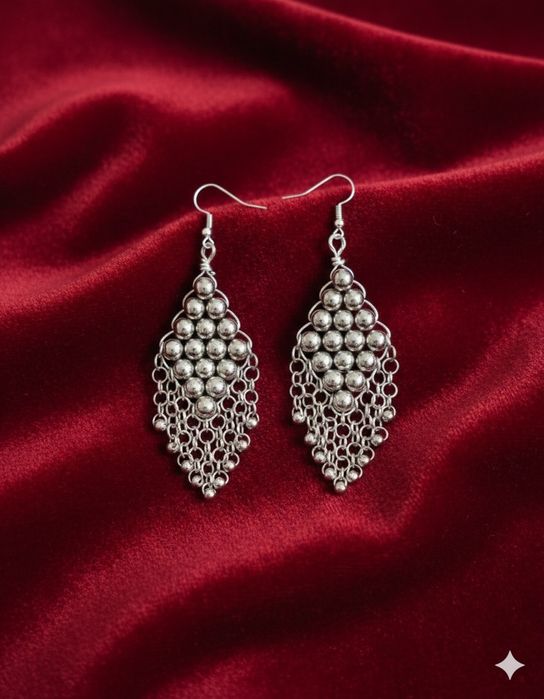 Brincos "Catarina" - Uma combinação clássica e elegante,