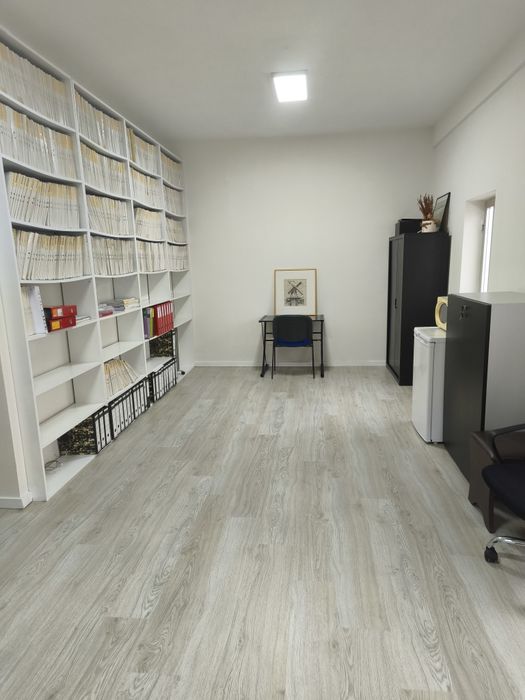 Loja/escritório, em Valadares, para arrendar 128m2 com WC e sala de re