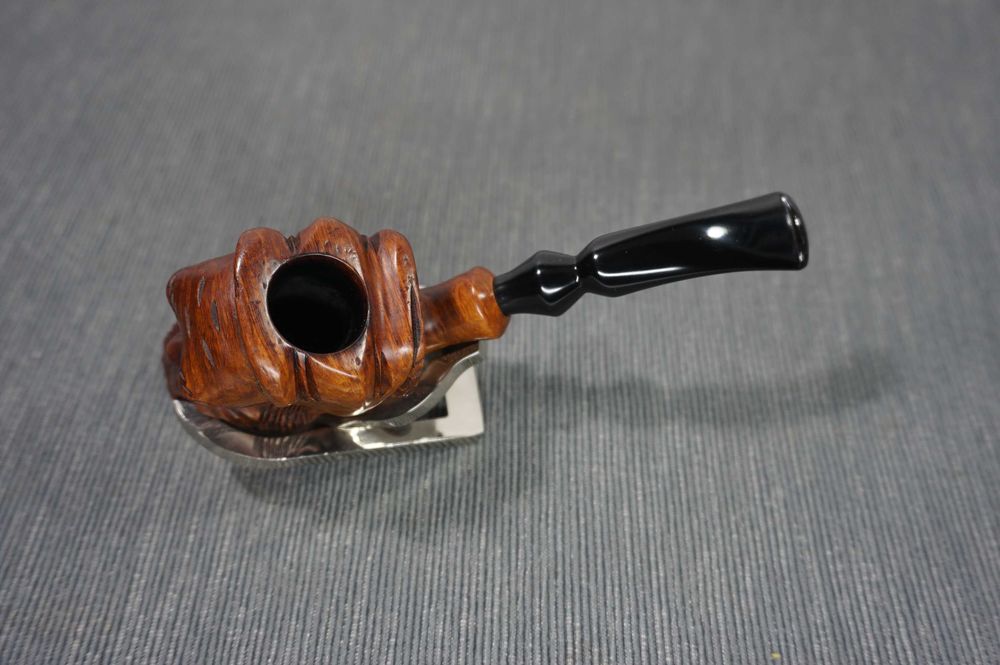 Bonito e antigo cachimbo antropomórfico Butz-Choquin, em urze (França)