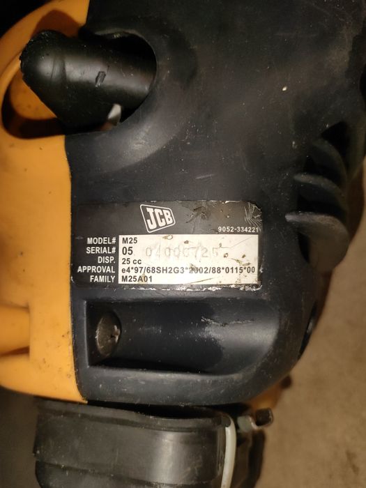 JCB podkaszarka spalinowa