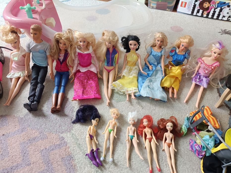 Zestaw 8 lalek Barbie z Kenem, autem i akcesoriami + wanna i inne lalk
