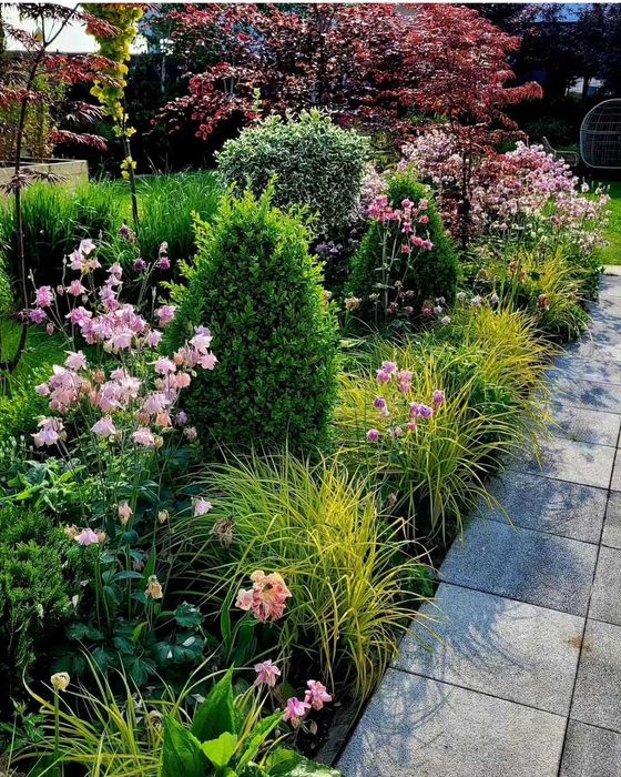 Prace ogrodowe, przygotowanie ogrodu do wiosny, odsniezanie.