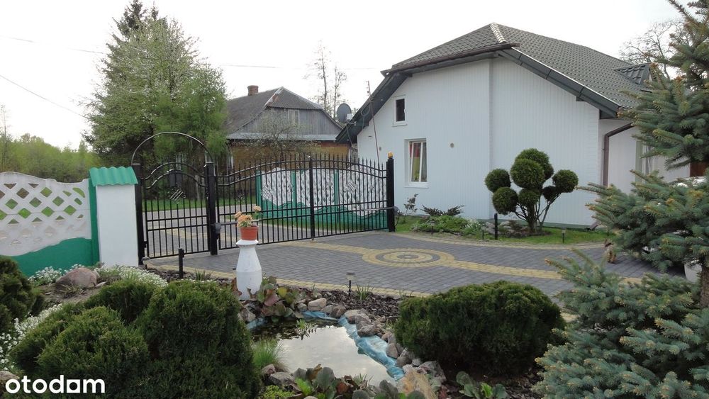 Bardzo zadbany, gotowy do zamieszkania dom + działka 4630 m kw.+garaże